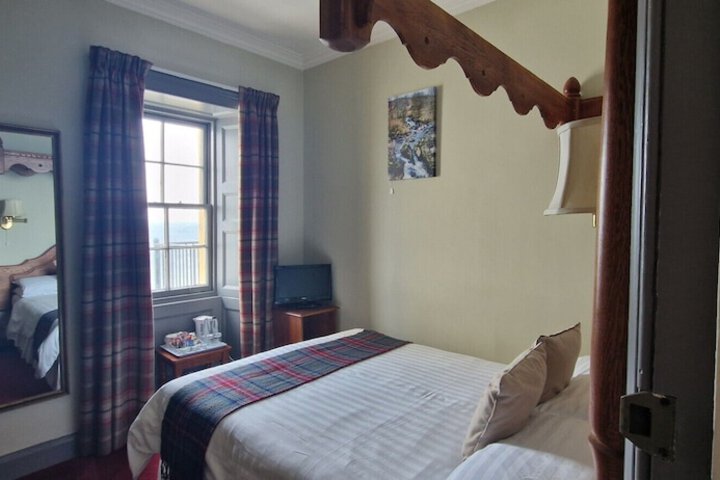 Room 2 of 20
