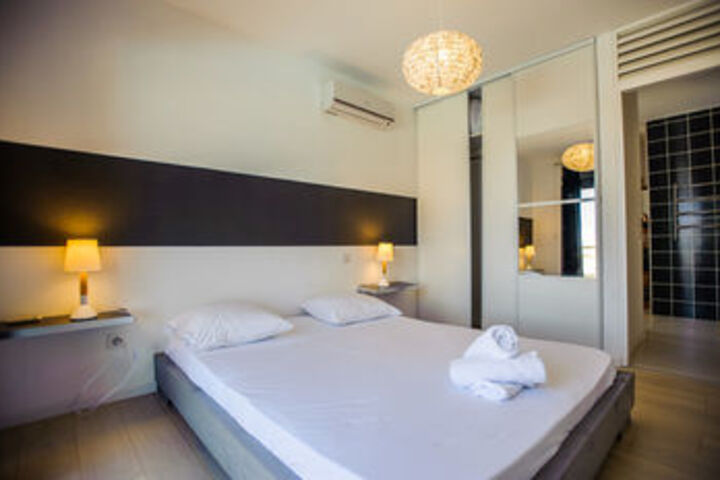 Room 6 of 19