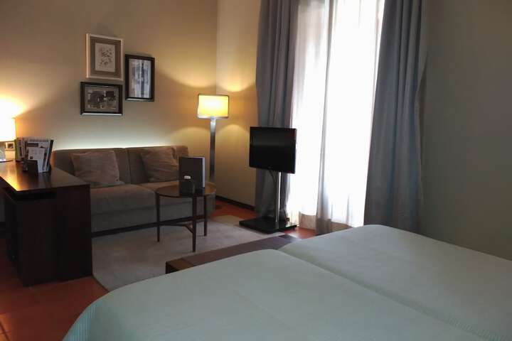 Room 9 of 67