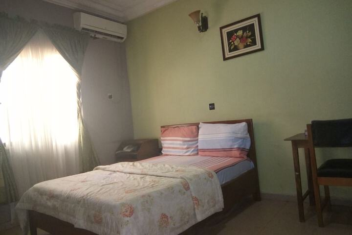 Room 4 of 16