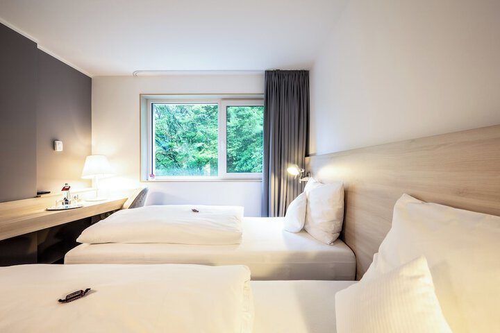 Room 35 of 110