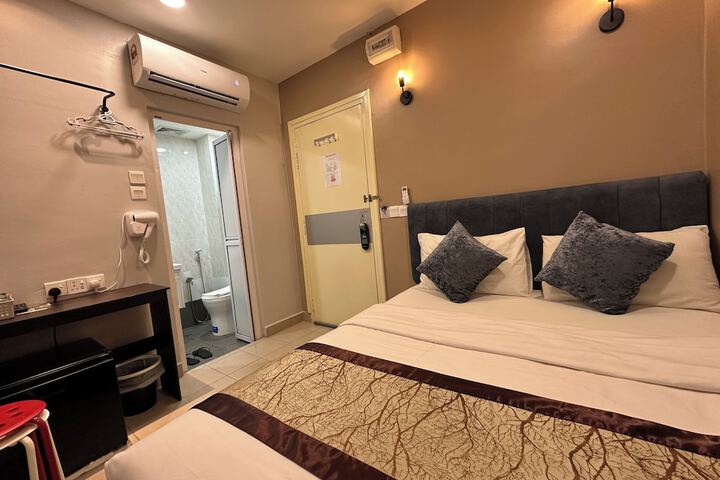 Room 68 of 80