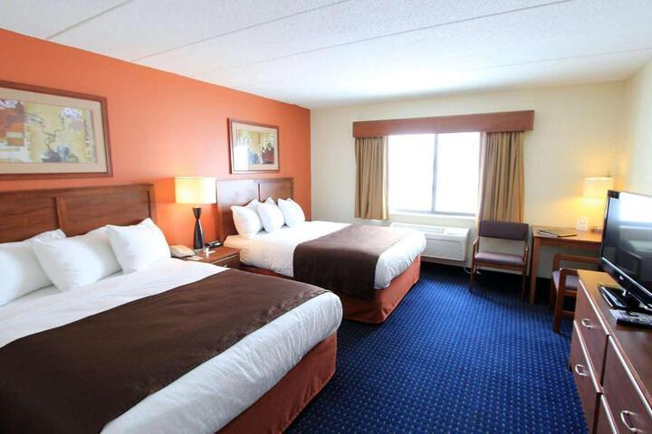 2 Queen Beds (2 of 4)