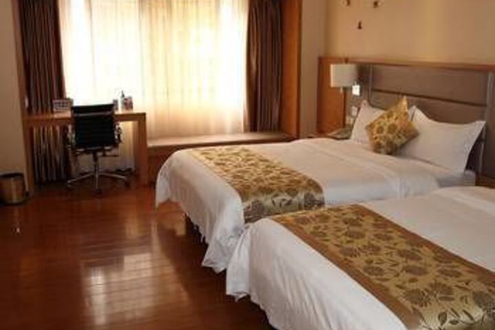 Room 4 of 9