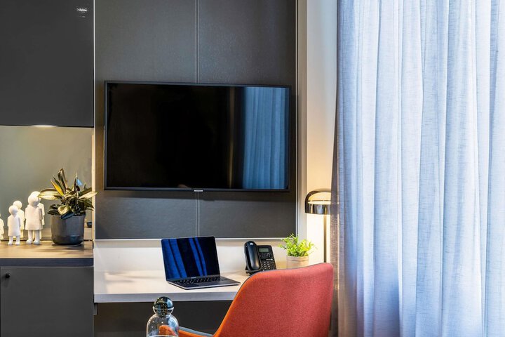 Room 73 of 158