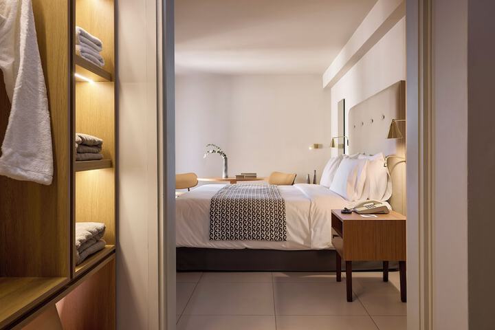 Room 33 of 100