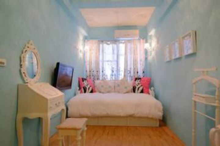 Room 9 of 19