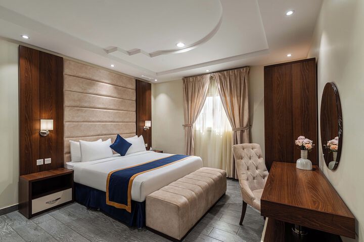 Room 5 of 18