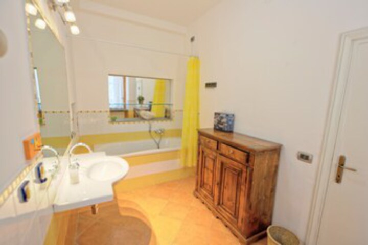 Room 10 of 51