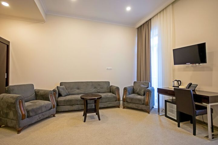 Room 18 of 33