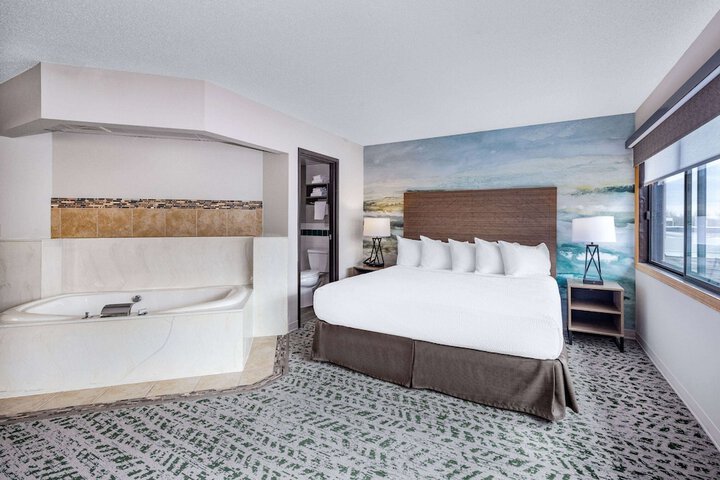 1 King Bed (4 of 21)