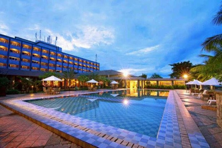Pool Hotel
