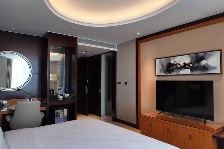 Room 17 of 37