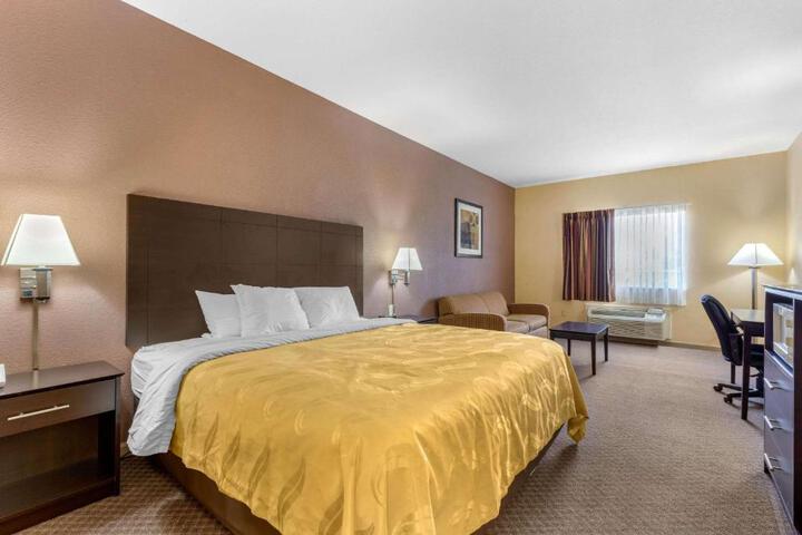 1 King Bed Accessible (7 of 15)