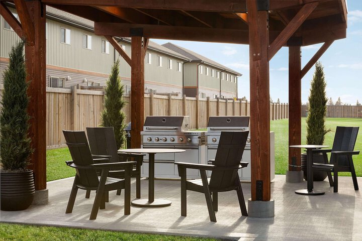 Hotel Exterior 50 of 51