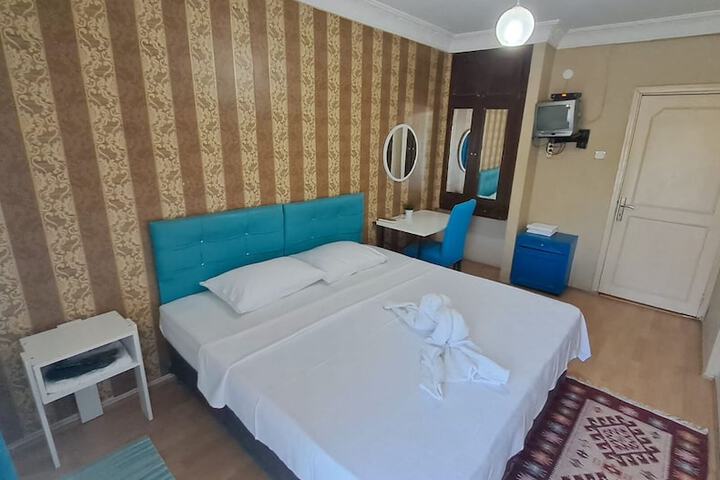Room 5 of 13