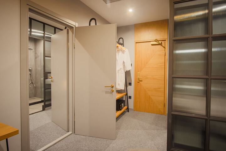 Room 8 of 50