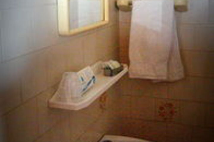 Room 2 of 44