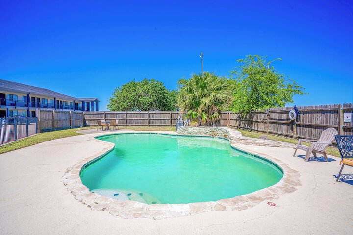 Pool 65 of 87