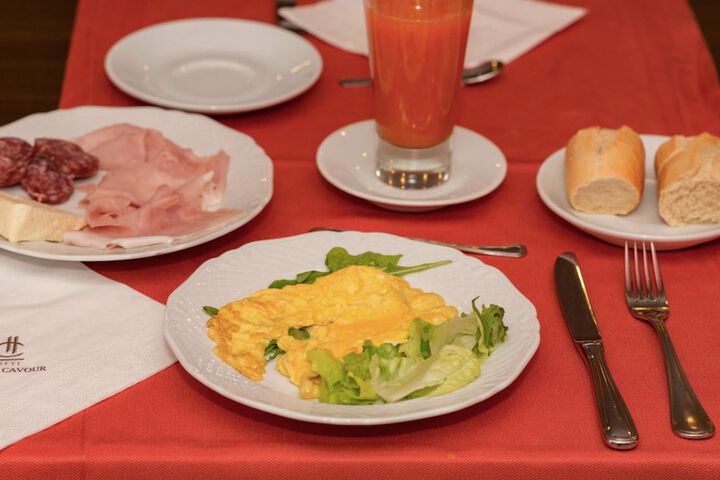Dining 25 of 38
