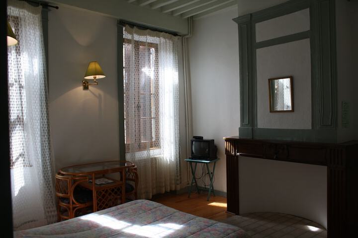 Room 15 of 19