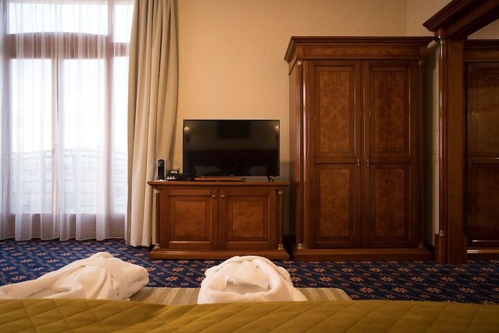 Room 10 of 143