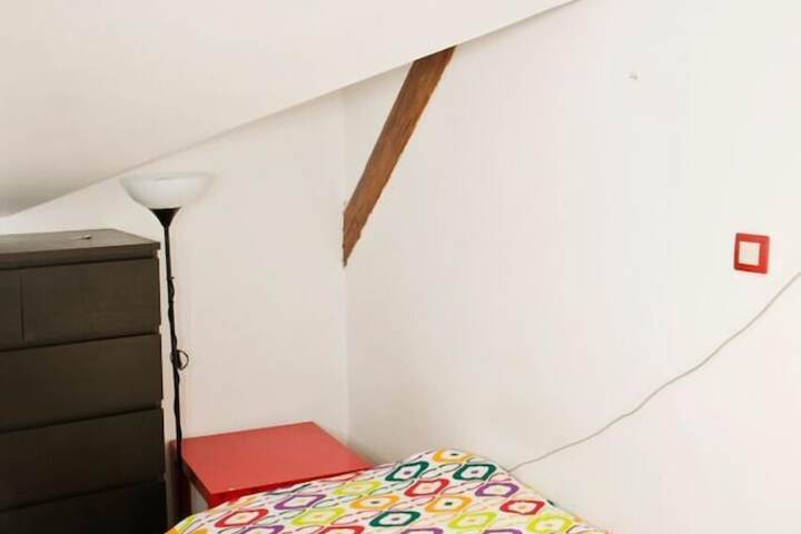 Room 25 of 49