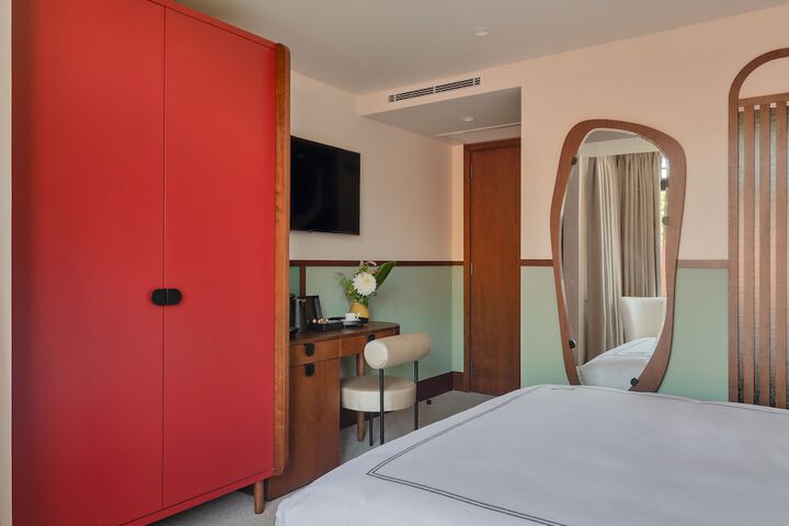 Room 6 of 54