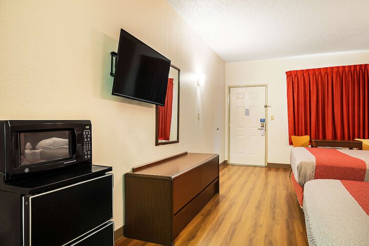 2 Queen Beds (9 of 9)