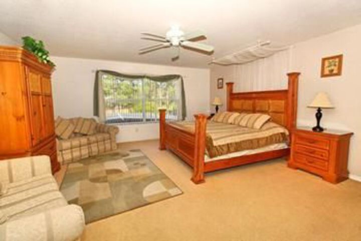 Excellent 6 Bedroom Holiday Home by Follow the Sun Vacation Rentals