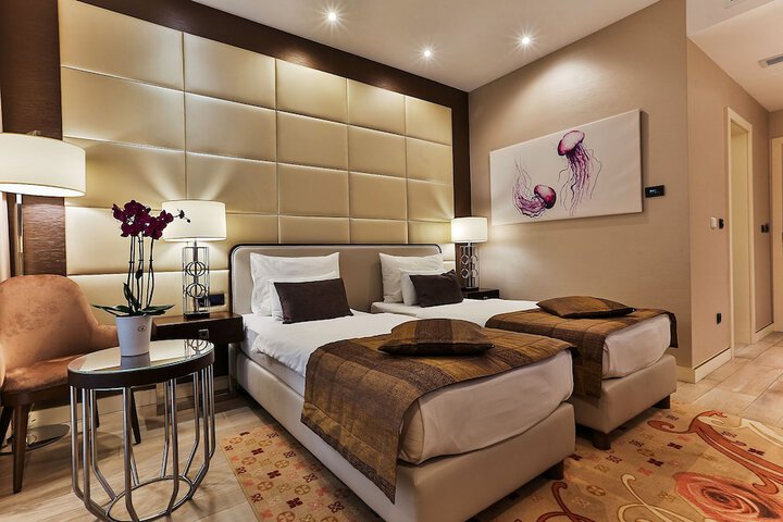 Room 16 of 78