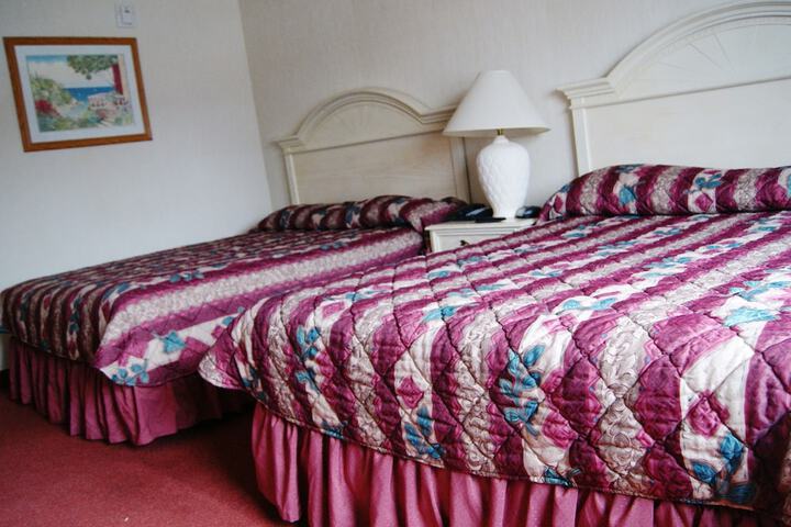 2 Queen Beds (3 of 12)