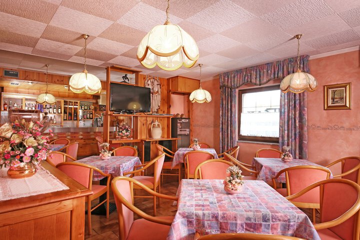 Lounge 18 of 29