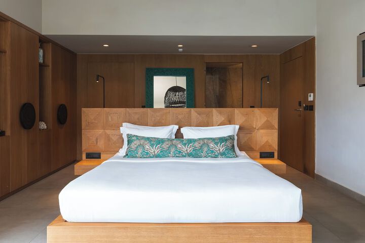 Room 27 of 100