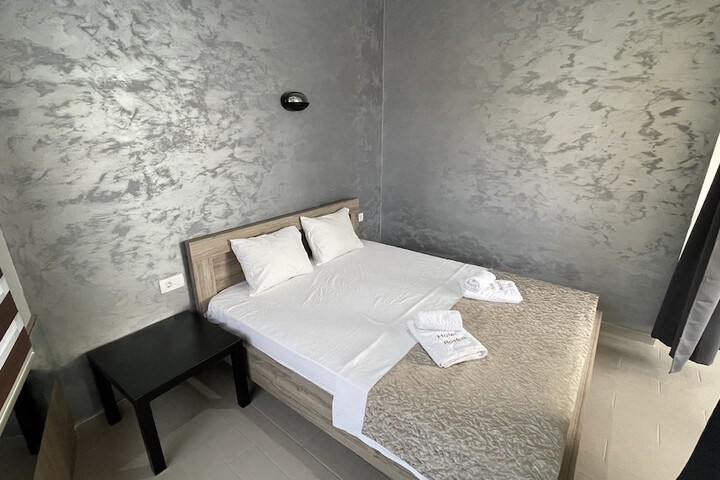 Room 17 of 92