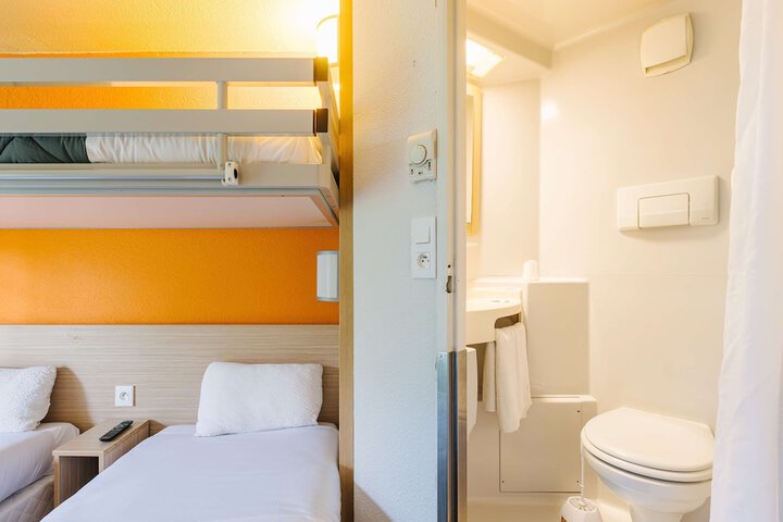 Room 14 of 46