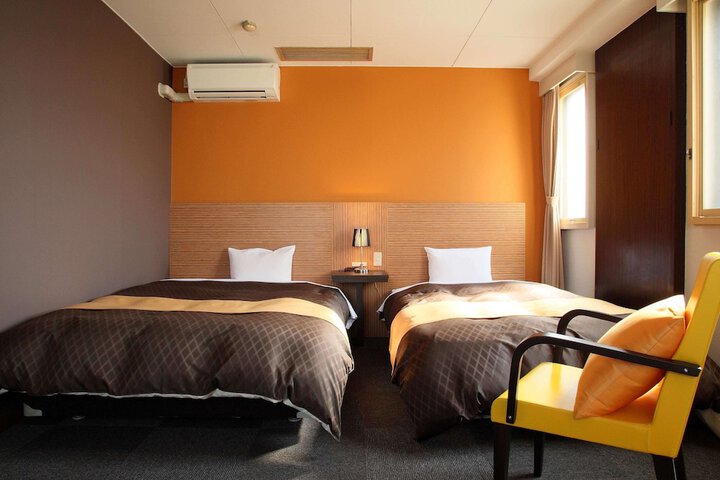 Room 10 of 40