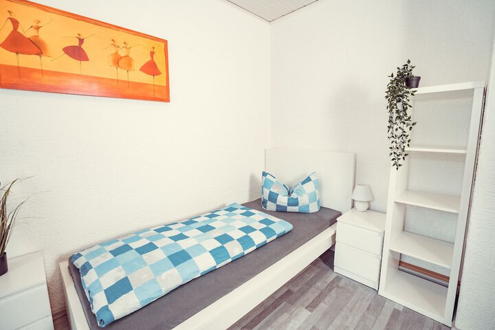 Room 6 of 38