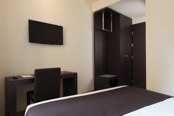 Room 8 of 32