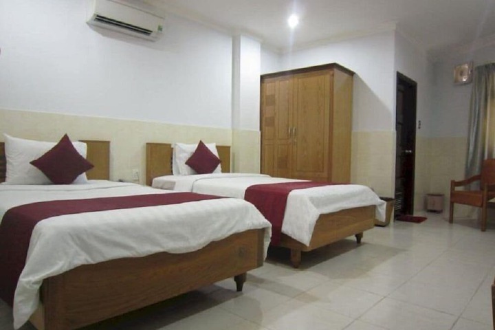 Room 8 of 24