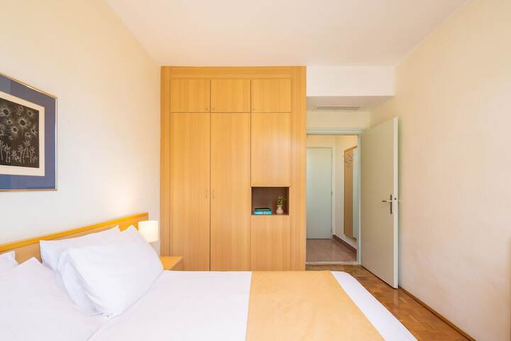 Room 10 of 66