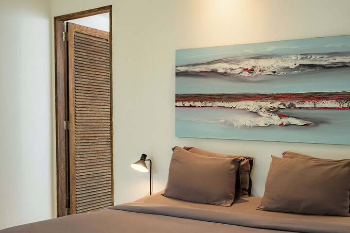 Room 10 of 28