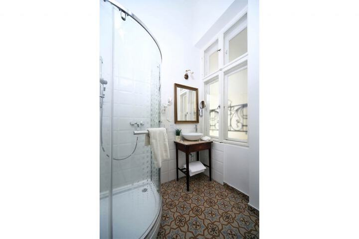 Room 48 of 68