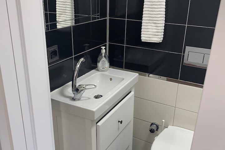 Room 10 of 18