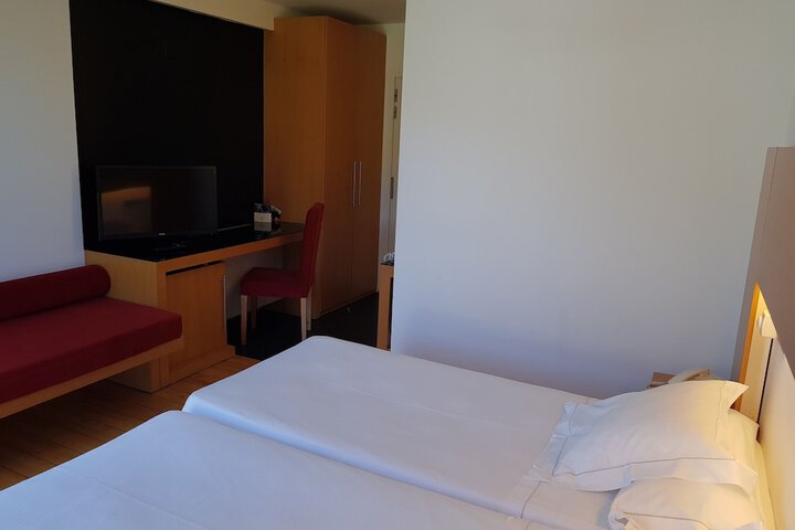 Room 26 of 90
