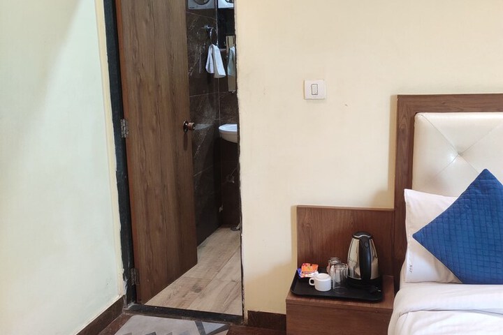 Room 5 of 15