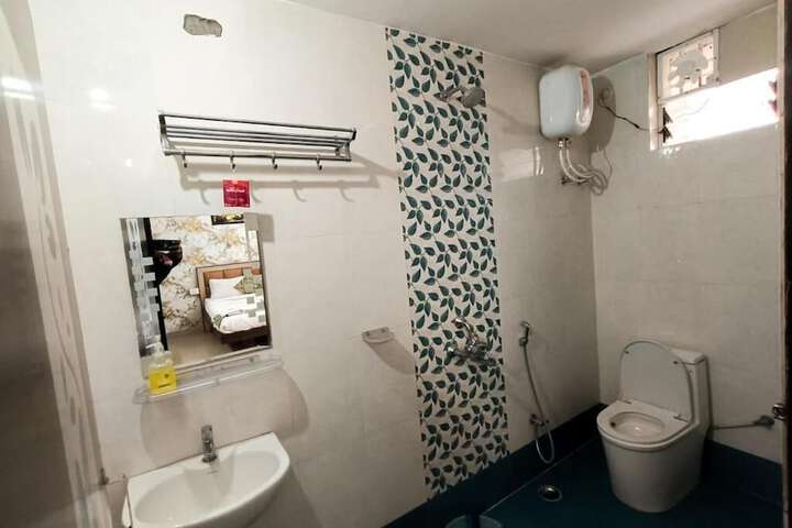 Room 28 of 34