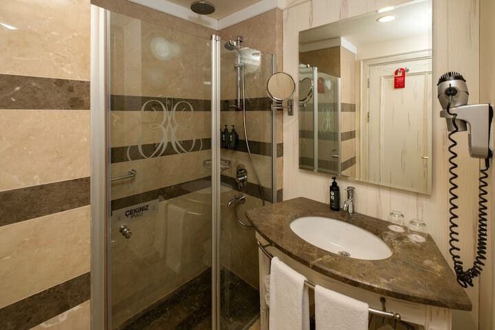 Room 15 of 76