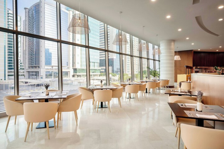Dining 74 of 99
