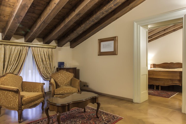 Room 8 of 22